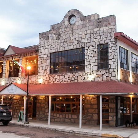 Hotel Cascada Inn Креел Екстериор снимка